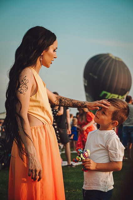 10余国马拉松爱好者黄河口开跑 男女选手均破赛会纪录.